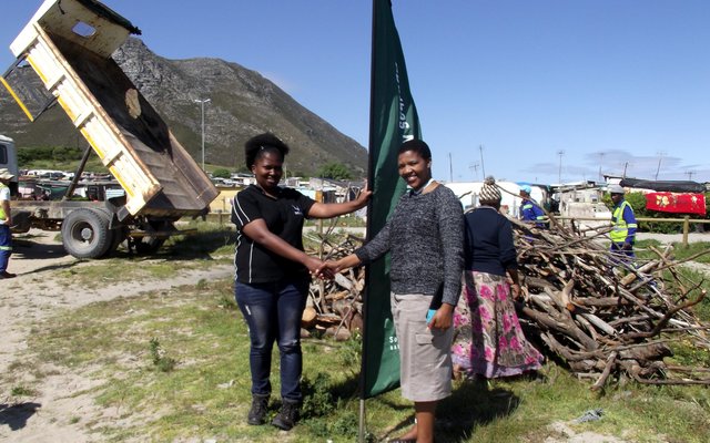 The ANP Park Manager, Miss Bulelwa Msengi Masakane (Gansbaai) with local councillor, Theodora Nqinata, at hand to receive this donation from the ANP.